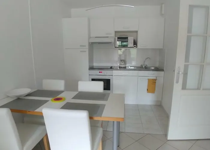 Escale A L Amiraute *